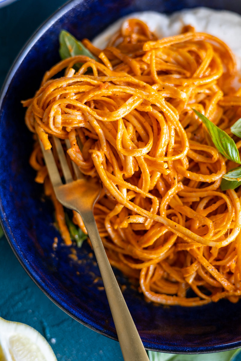 HARISSA ROASTED RED PEPPER PASTA - Taylah's Kitchen